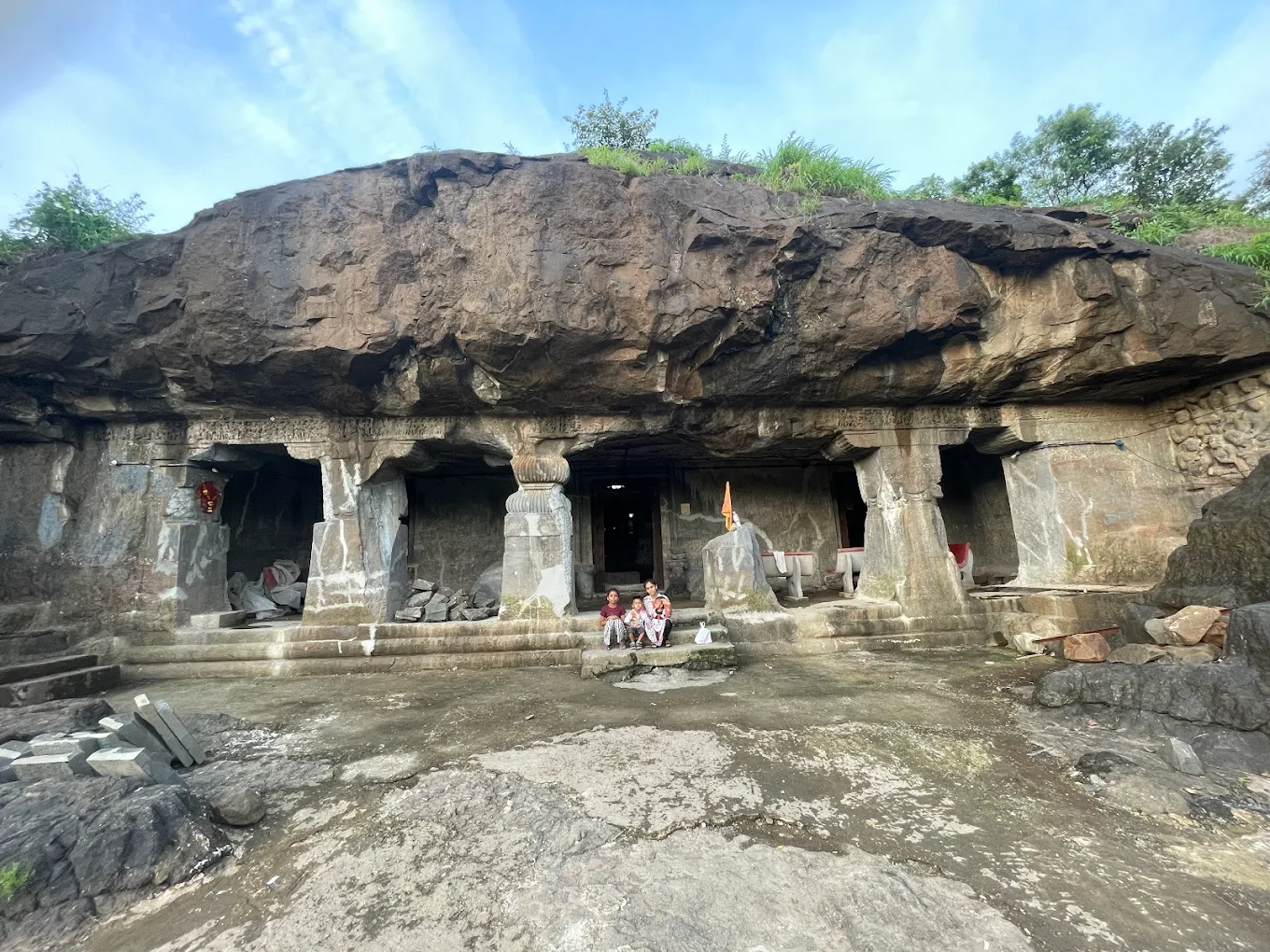 Lonad caves